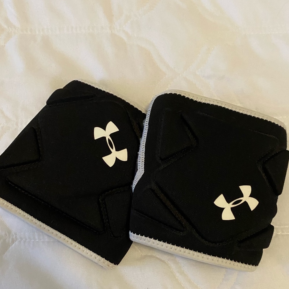 UA reversible knee pads